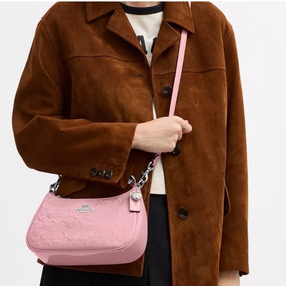 NWT 💜 Coach Teri Shoulder Bag In Signature Leather With Heart Charm - Picture 2 of 11
